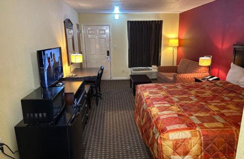 Fort Mc Clellan Hotel | Royal Inn - Anniston