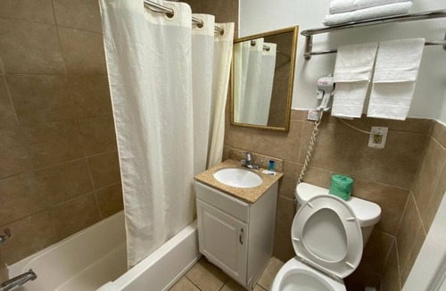 Claremont Hotel | Royal Inn Claremont