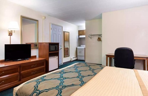 Clearfield Hotel | Royal Inn Clearfield