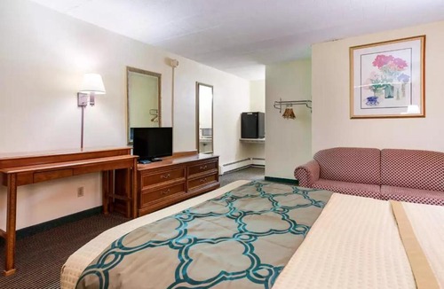 Clearfield Hotel | Royal Inn Clearfield