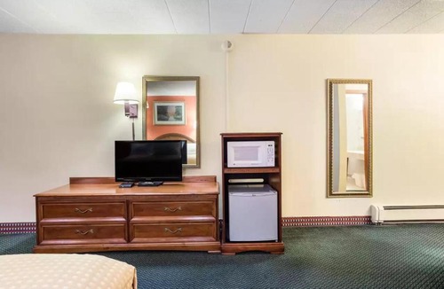 Clearfield Hotel | Royal Inn Clearfield