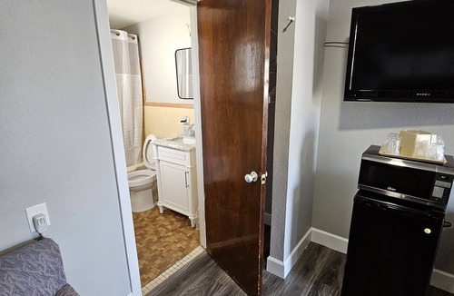 Perry Hotel | Royal Inn Motel