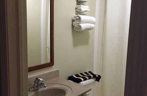 Watertown Hotel | Royal Inn Motel