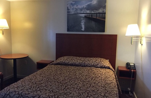 Watertown Hotel | Royal Inn Motel
