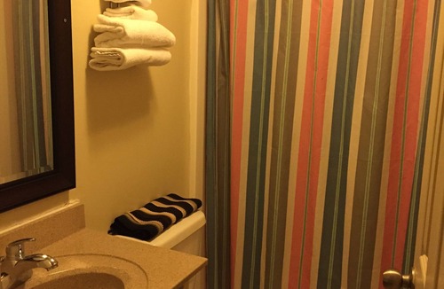 Watertown Hotel | Royal Inn Motel