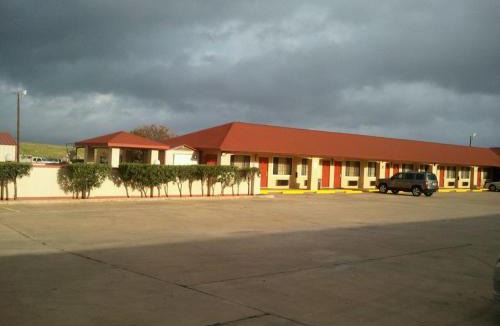 Pearsall Hotel | Royal Inn Pearsall