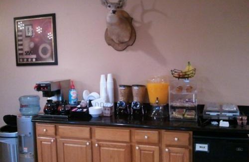 Pearsall Hotel | Royal Inn Pearsall