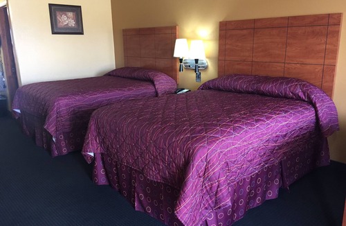 Pearsall Hotel | Royal Inn Pearsall