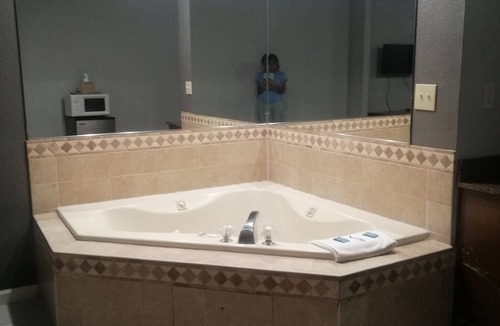 Jonesboro Hotel | Royal Inn & Suite