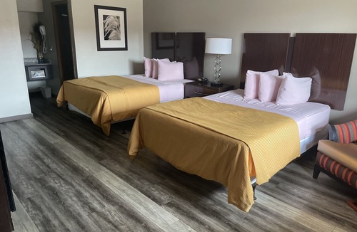 Mountain Grove Hotel | Royal Inn & Suites