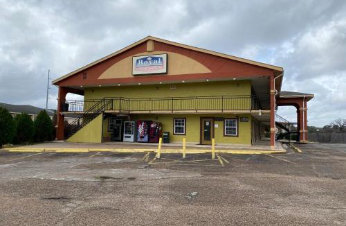 Tyler Hotel | Royal Inn & Suites