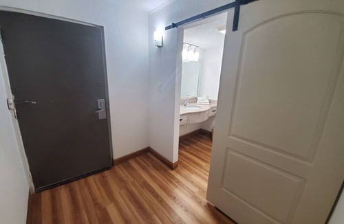 Indianapolis Hotel | Royal Inn