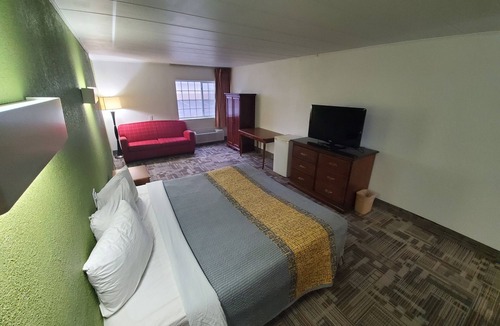 Indianapolis Hotel | Royal Inn