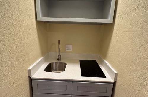 Kenedy Hotel | Royal Inn