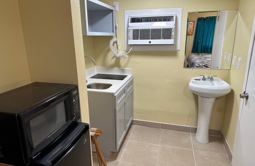 Kenedy Hotel | Royal Inn