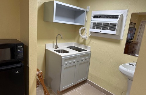 Kenedy Hotel | Royal Inn