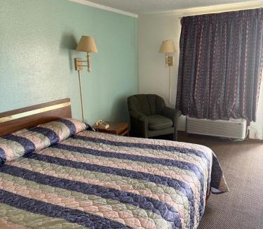 Central Oklahoma City Hotel | Royal Inn