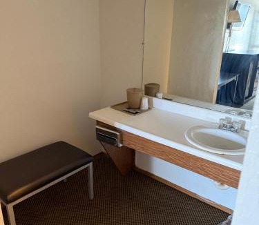 Central Oklahoma City Hotel | Royal Inn