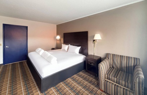 North Chesterfield Hotel | Royal INN