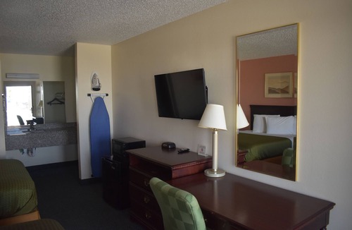Bentonville - Fayetteville Hotel | Royal Inn