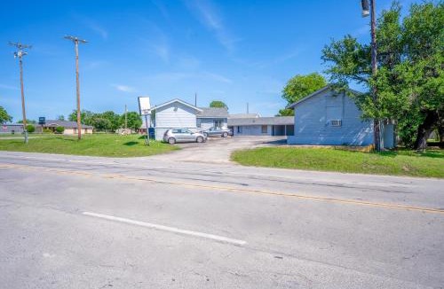 Stephenville Hotel | Royal Inn