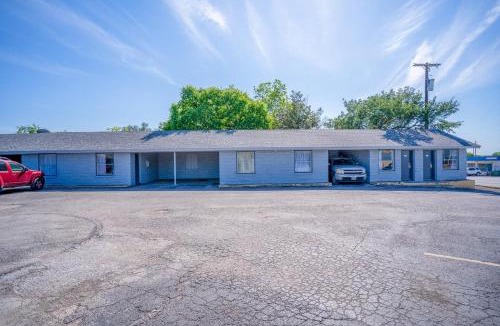 Stephenville Hotel | Royal Inn