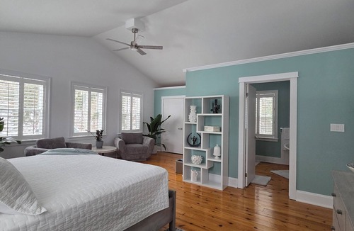 Historic Old Town House | Royal Manor Inn