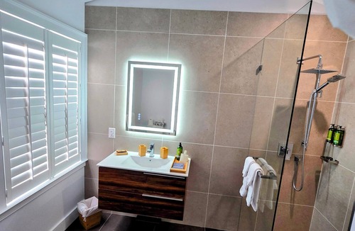 Historic Old Town House | Royal Manor Inn
