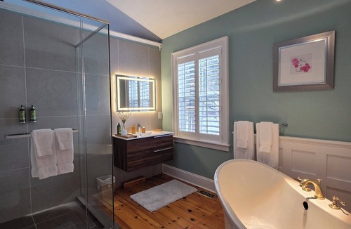 Historic Old Town House | Royal Manor Inn
