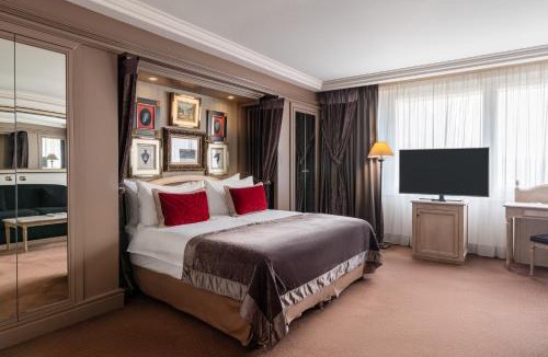 Downtown Geneva Hotel | Royal Manotel