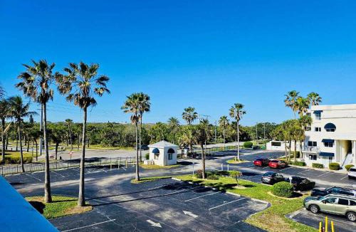 Cape Caneveral Beach Gardens House | Royal Mansions Beach Front Vacation