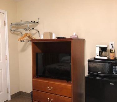 Napanee Hotel | Royal Napanee Inn