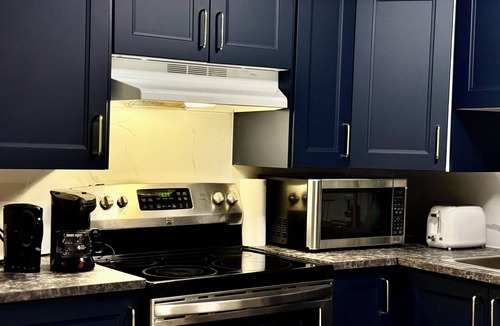 Cabbagetown South Hotel | Royal Oak Inn