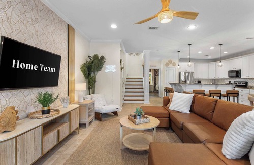 Villages of Crystal Beach House | Royal Palms | Arcade | Free Beach Shuttle | Pool