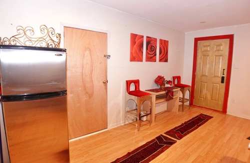 Pont-Viau Apartment | Royal Red Studio - Long Term Stay