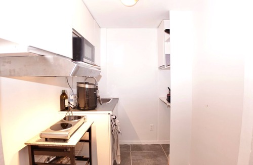 Pont-Viau Apartment | Royal Red Studio - Long Term Stay