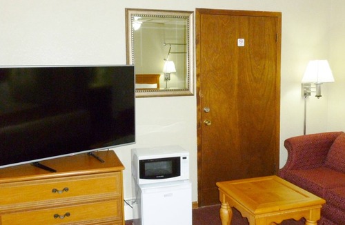 Chariton Hotel | Royal Rest Motel