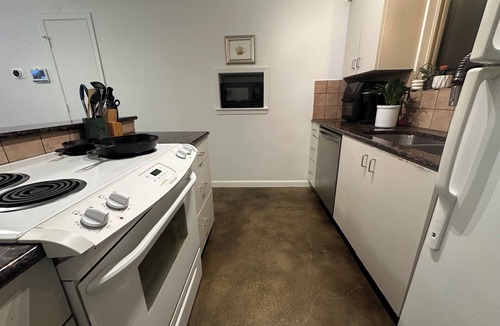 Parker Lane House | Royal Retreat – Luxe 2BR 5 mins to Downtown