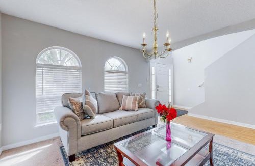 Northside House | Royal Retreat with enclosed yard and screened in back patio