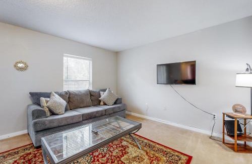 Northside House | Royal Retreat with enclosed yard and screened in back patio