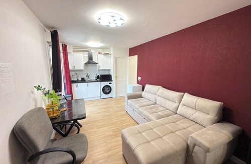 Le Bourget Apartment | Royal Rose Apartment With Royal Garden