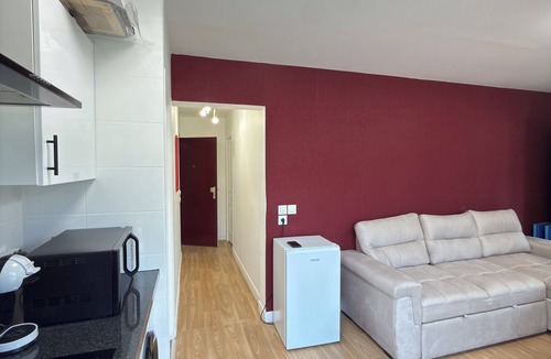 Le Bourget Apartment | Royal Rose Apartment With Royal Garden