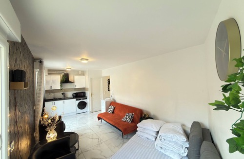 Le Bourget Apartment | Royal Sapphire Apartment With Royal Garden