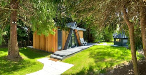 Kincardine O'Neil House | Royal Snug & Wee Snug Cabins