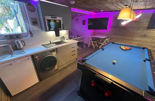 Kincardine O'Neil House | Royal Snug & Wee Snug Cabins