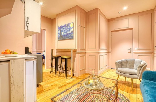 Quartier de la Folie-Mericourt Apartment | Royal Suite Paris Republique