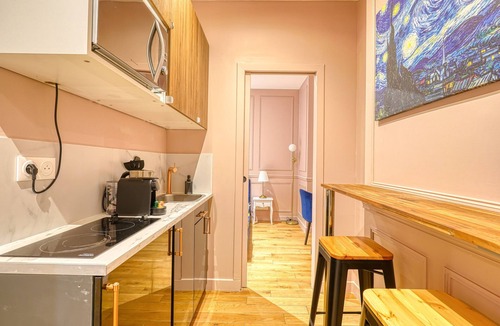 Quartier de la Folie-Mericourt Apartment | Royal Suite Paris Republique