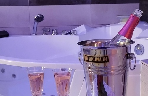 Saint-Amarin Apartment | Royal Suite, with Jacuzzi and 100% private pool table