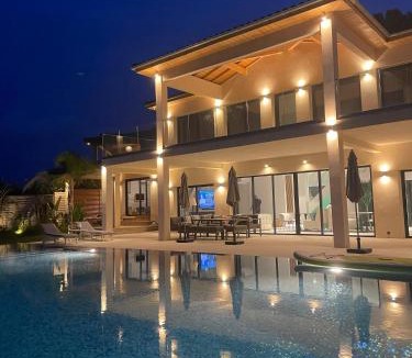Plaissan Bed & Breakfast | Royal Tiki Lodges - Chambres d'hôtes avec Piscine chauffée & SPA