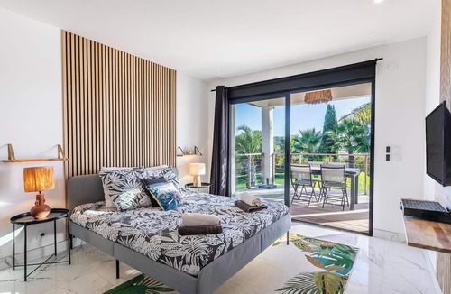 Plaissan Bed & Breakfast | Royal Tiki Lodges